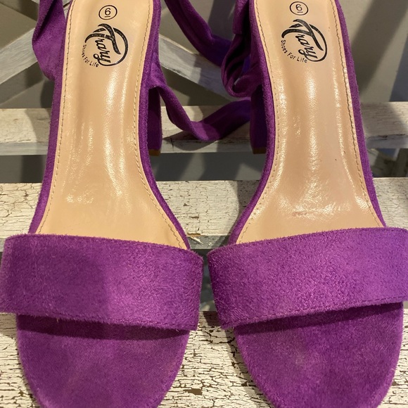 Trary Lace Up Chunky Heel Sandals - Picture 6 of 7